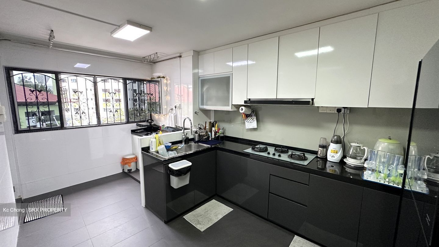 Blk 241 Jurong East Street 24 (Jurong East), HDB 3 Rooms #579047371